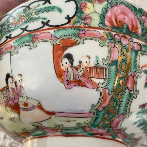 Late 20th century Rose Medallion large bowl, 9” across, Made in Japan/Hong Kong - Picture 12 of 16